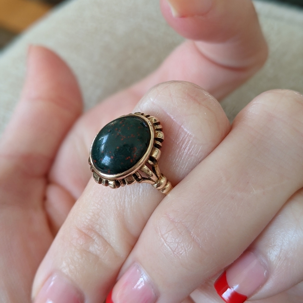 Vintage bloodstone cabochon 10k gold ring